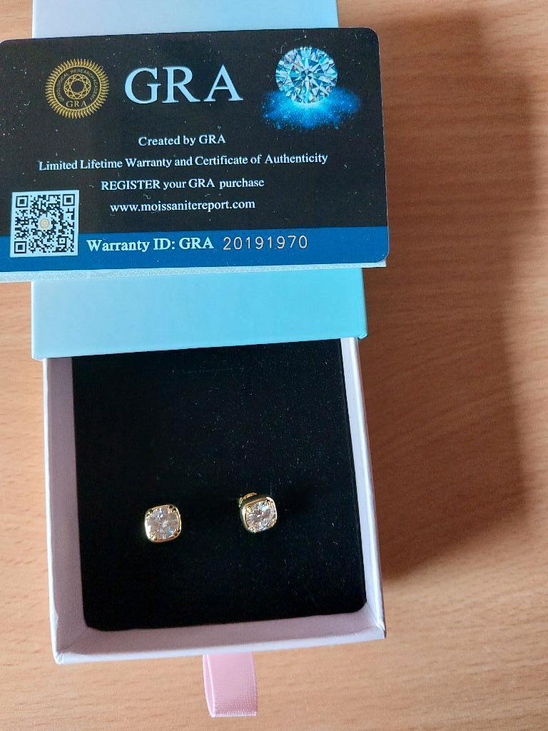 Oorbellen zilver / goldplate met  moissanite, Nieuw, Ophalen of Verzenden, Met edelsteen, Knopjes of Stekers