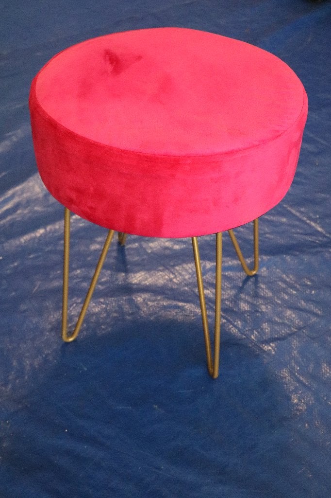 Krukje, roze/hot pink met goudkleurige poten, Huis en Inrichting, Krukjes, Ophalen, Zo goed als nieuw, Overige materialen