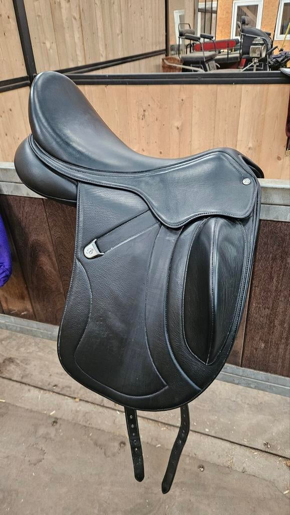 Bates Innova Mono dressuurzadel, Dieren en Toebehoren, Paarden en Pony's | Zadels, Ophalen, Zo goed als nieuw, Dressuur