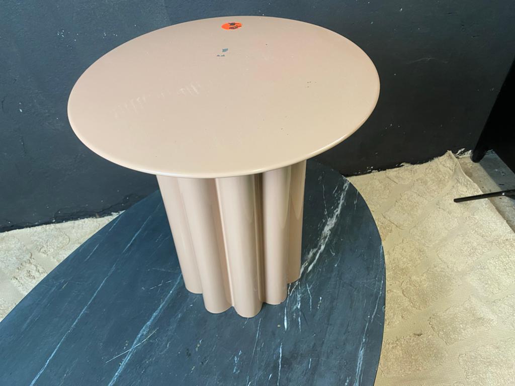 Bijzettafel oud roze / taupe 43x46cm (blad beschadigd), Huis en Inrichting, Minder dan 55 cm, Metaal of Aluminium, Rond, Nieuw