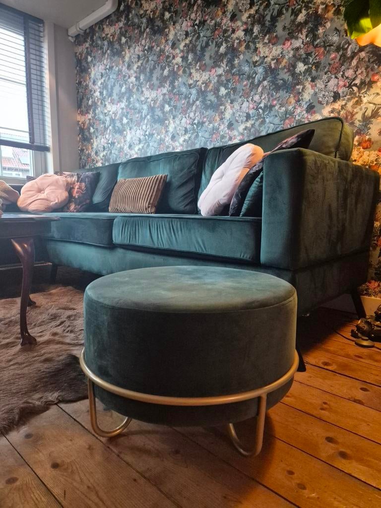 Groene velvet poef, Huis en Inrichting, Banken | Voetenbanken en Poefen, Ophalen