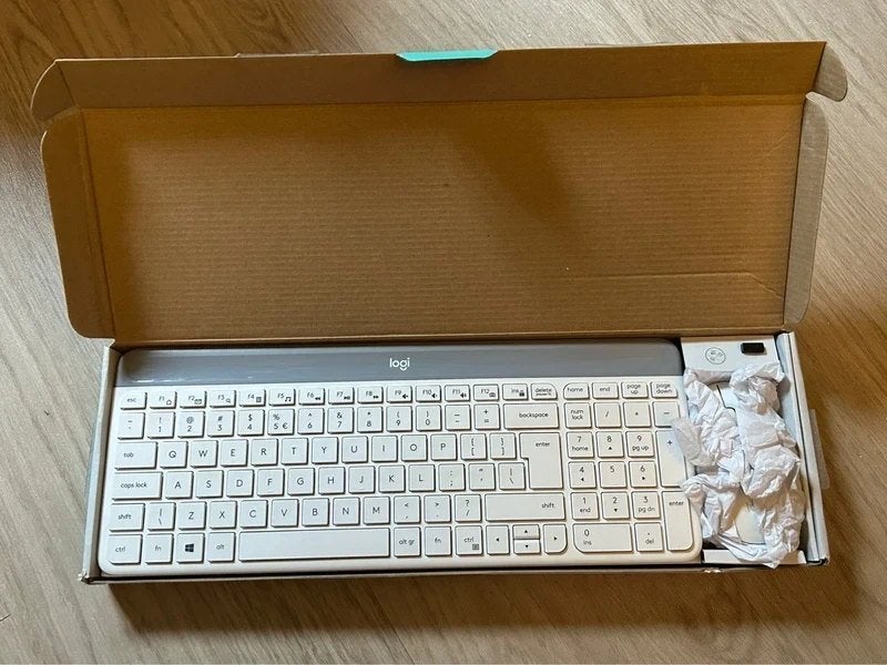 Logitech Wireless Keyboard and Mouse MK470, Draadloze ontvanger, Ophalen of Verzenden, Zo goed als nieuw, Draadloos
