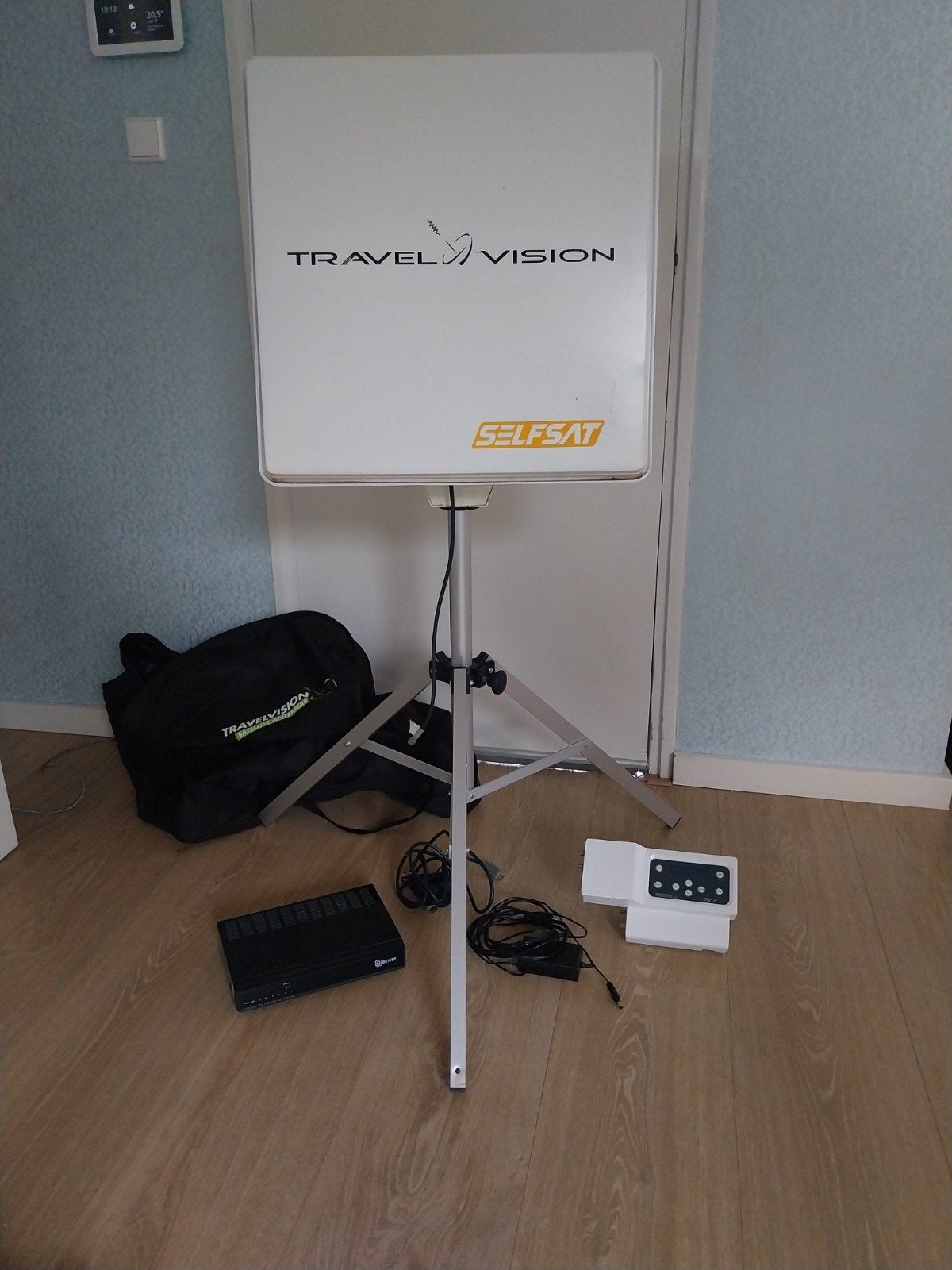 Travelvision R7 flat schotel, Ophalen, Zo goed als nieuw, (Schotel)antenne, Overige merken