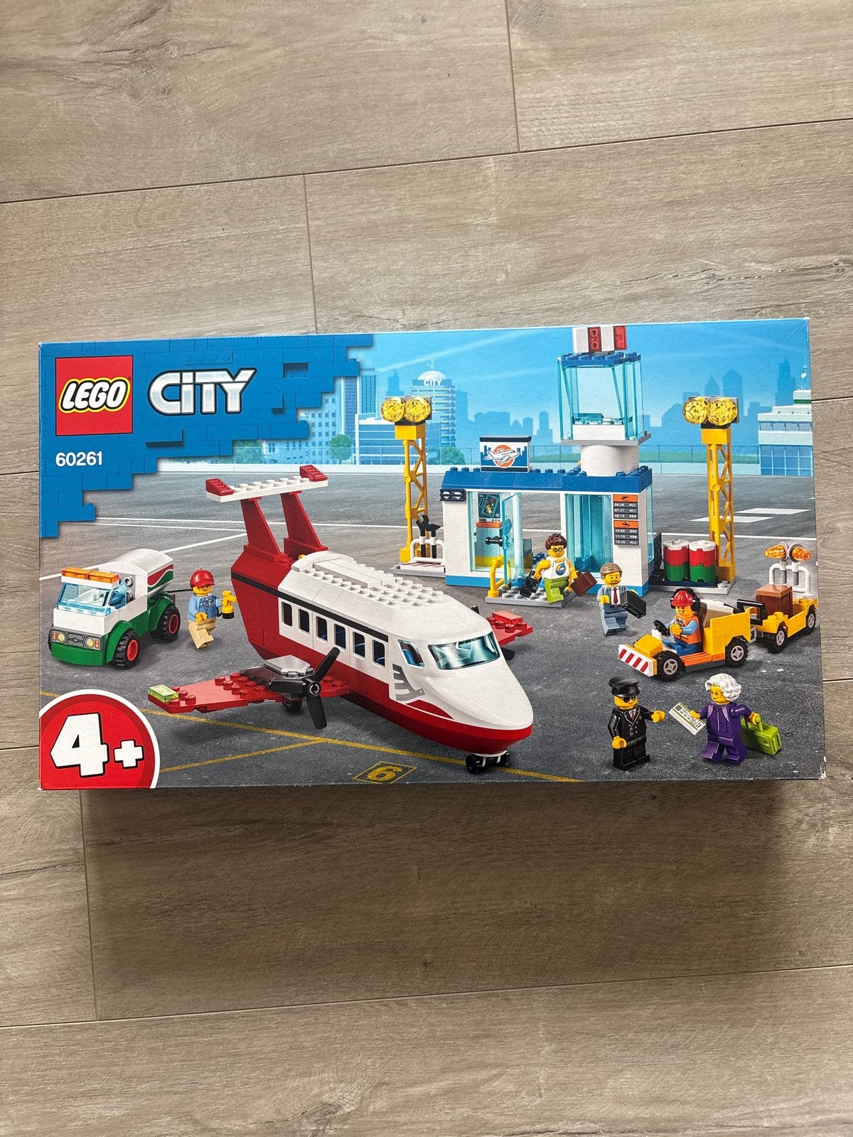 LEGO City 60261 Vliegveld Centrale Luchthaven, City, Lego, Ophalen of Verzenden, Zo goed als nieuw