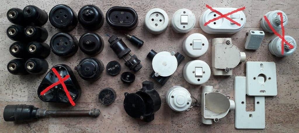 Antiek schakelmateriaal lichtknop stopcontact bakeliet, Ophalen of Verzenden