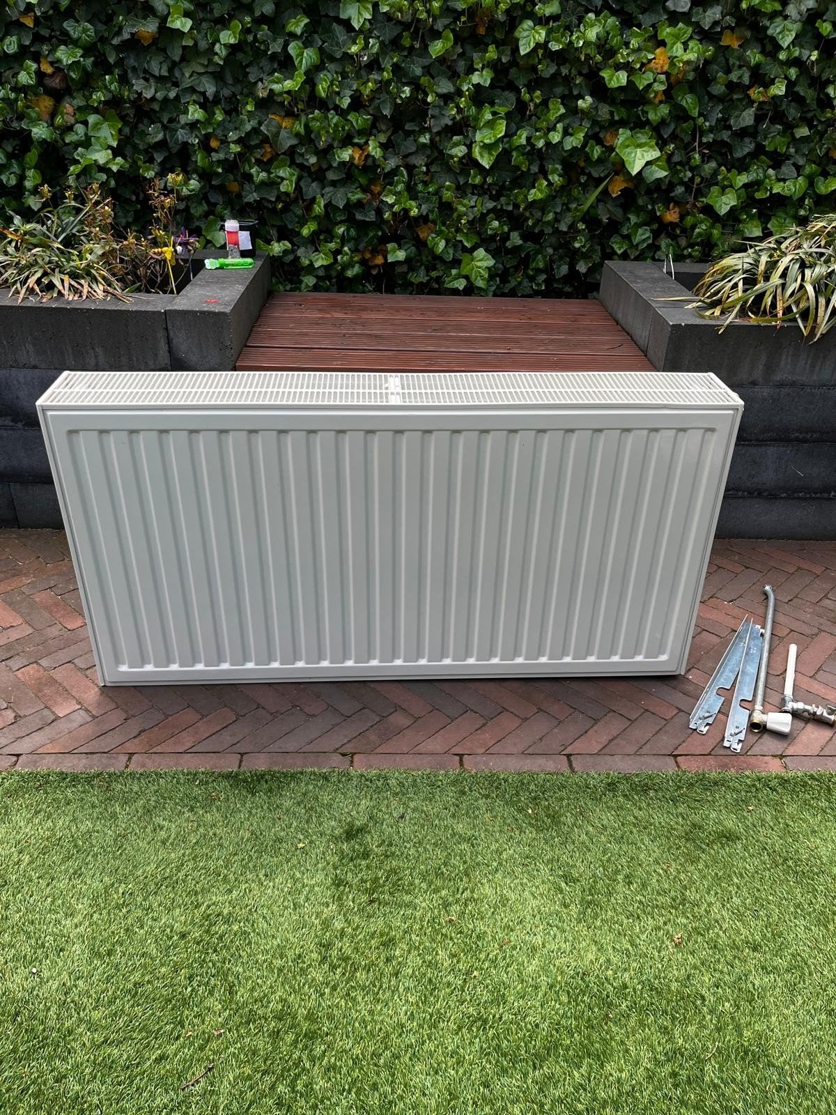 Radiator T33 1206016 met snelbeugels, Ophalen, 30 tot 80 cm, Radiator, Zo goed als nieuw