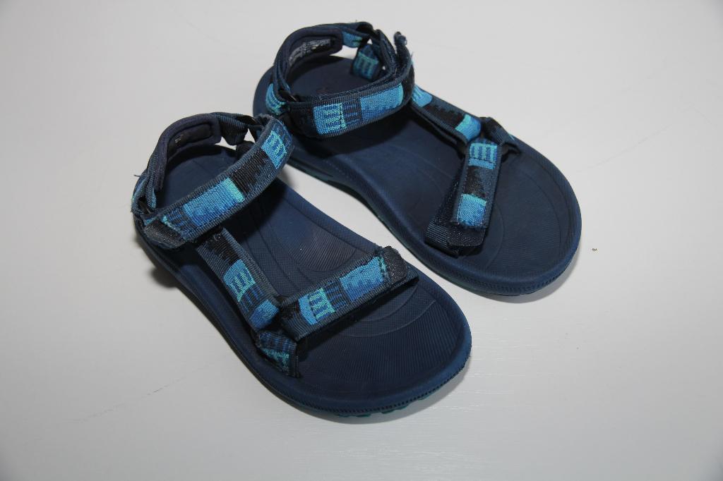 Teva sandalen maat 31, Kinderen en Baby's, Kinderkleding | Schoenen en Sokken, Gebruikt, Jongen of Meisje, Overige typen, Teva