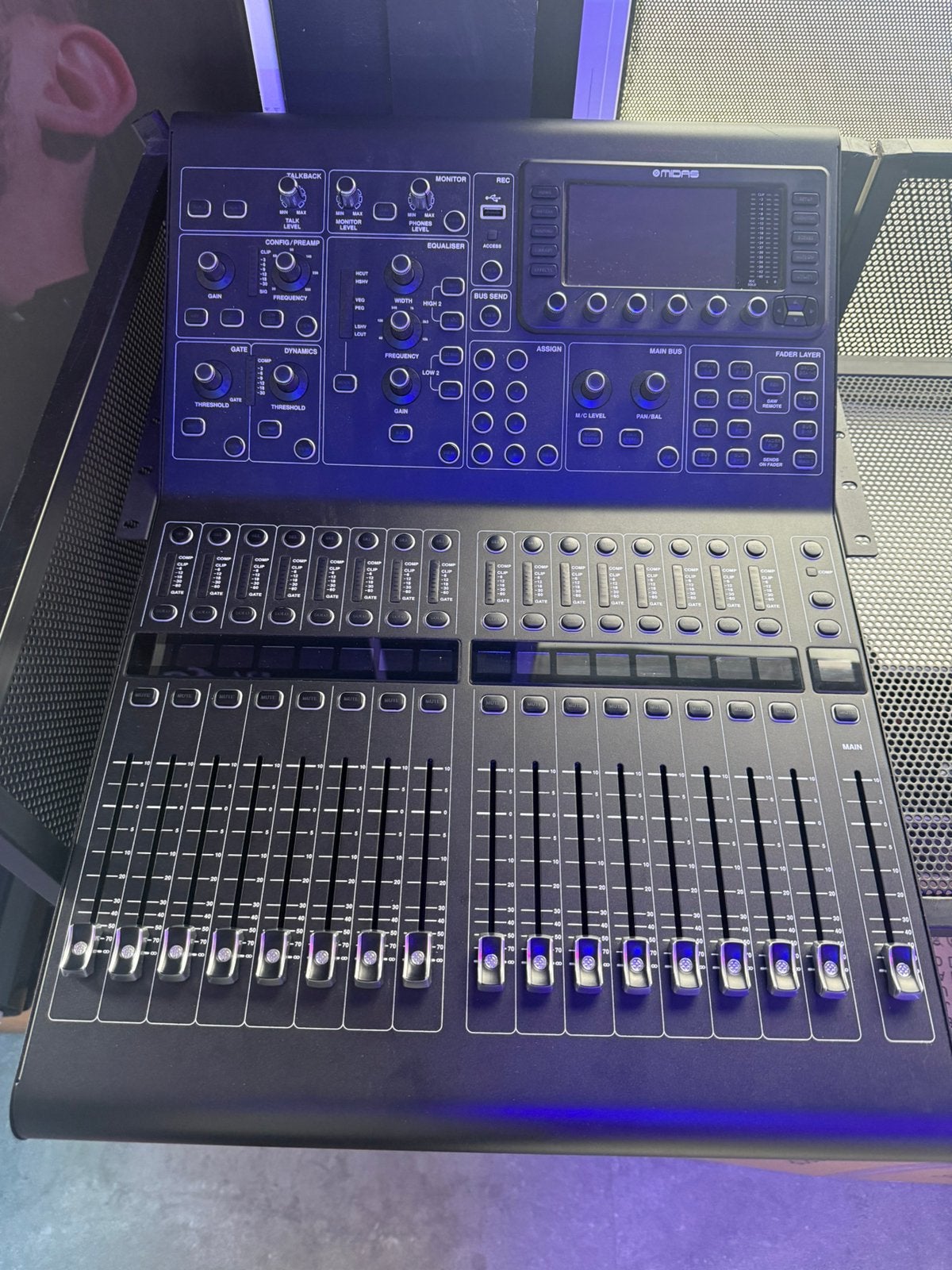 Midas M32R in nieuwstaat, Muziek en Instrumenten, Ophalen, Zo goed als nieuw, 20 kanalen of meer