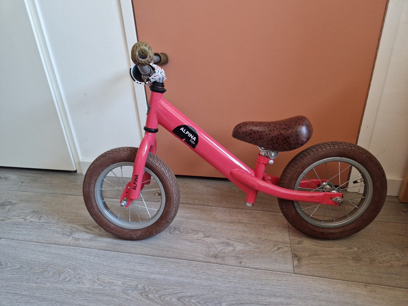 Alpina loopfiets, roze, Ophalen, Gebruikt, Minder dan 16 inch, Zijwieltjes
