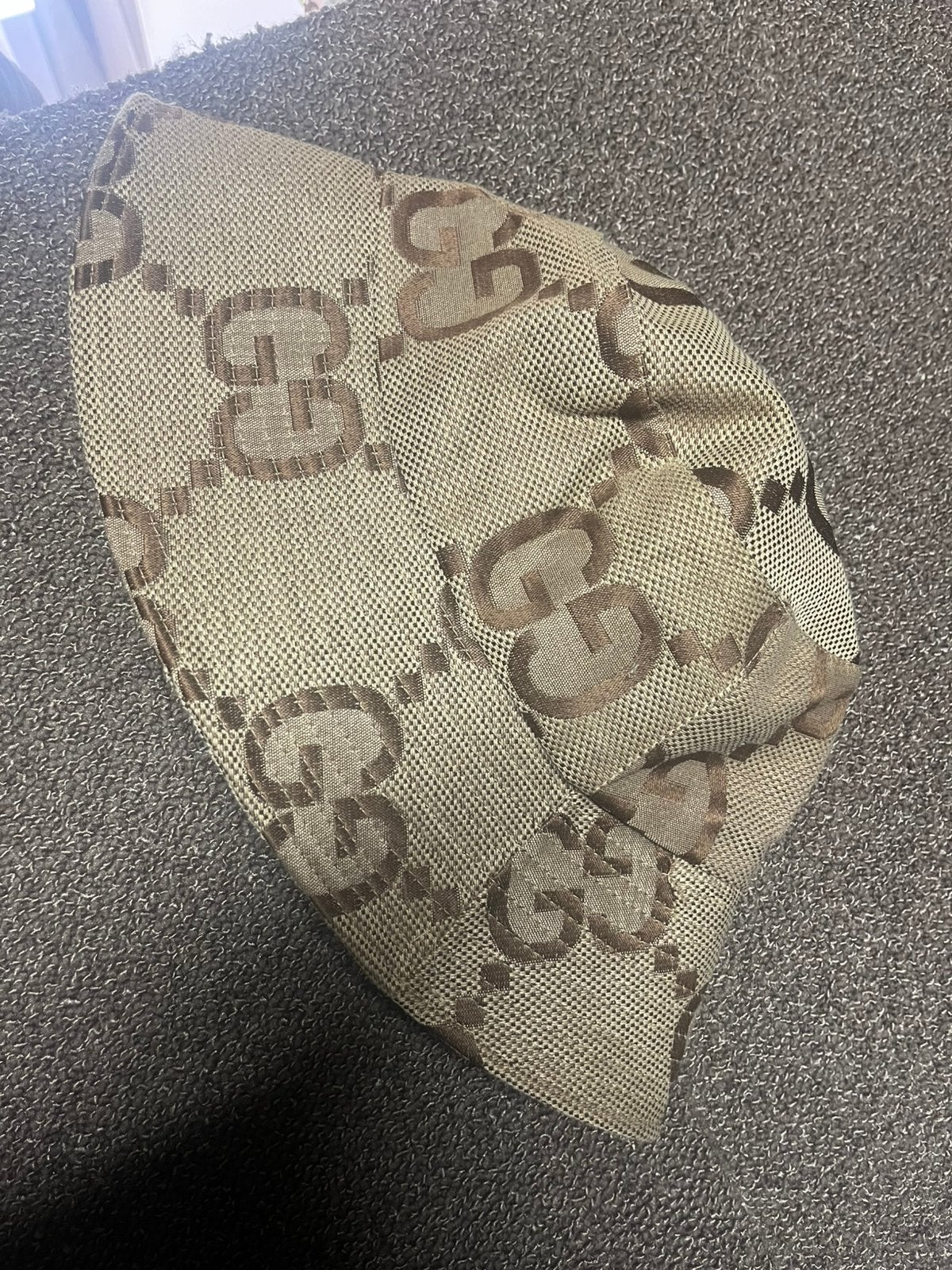 Gucci 1.1 Bucket Hat - Stijlvolle Hoed met GG-patroon, Ophalen of Verzenden, Gedragen, One size fits all, Hoed
