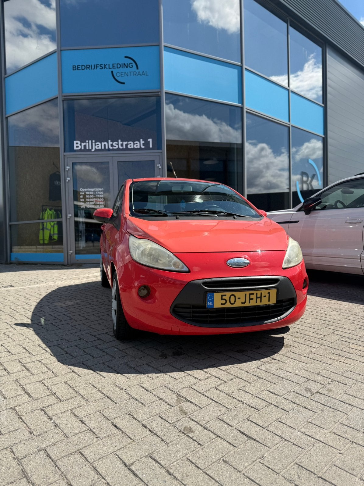 Ford Ka 1.2 51KW 2009 Rood nieuw onderhoud en apk, Auto's, Voorwielaandrijving, Stof, 1242 cc, 4 cilinders