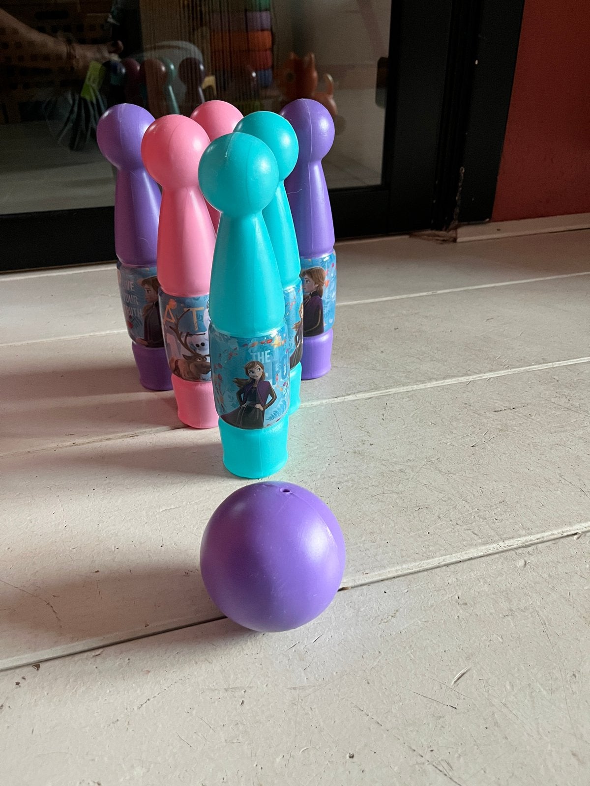 Elsa bowling set met 6 paaltjes en bal, Ophalen, Gebruikt, Meisje