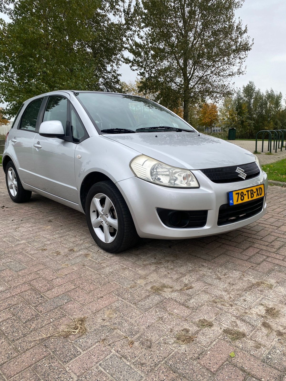 Suzuki SX4 1.6 2006 Grijs. Airco-Trekhaak. Inruil mogelijk., Voorwielaandrijving, Zwart, 4 cilinders, 49 €/maand