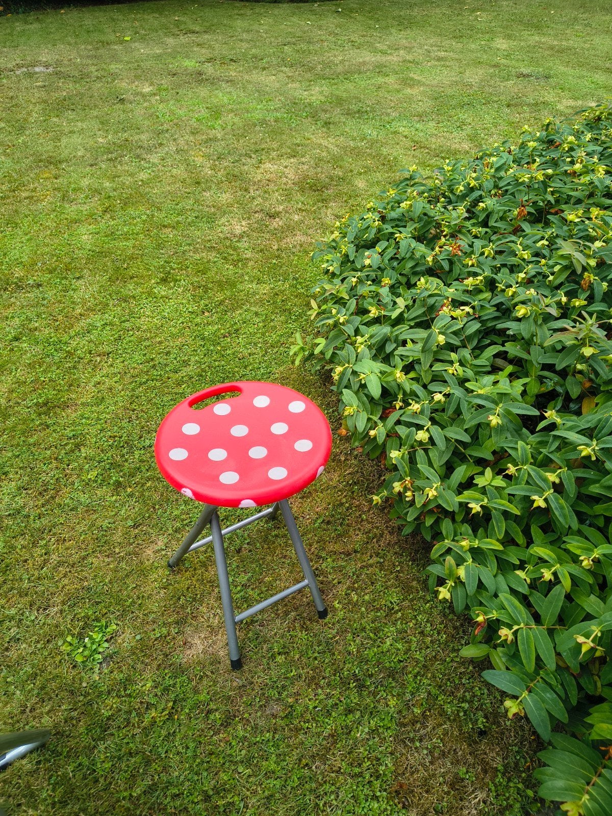 Opvouwbaar krukje rood met witte stippen, Ophalen