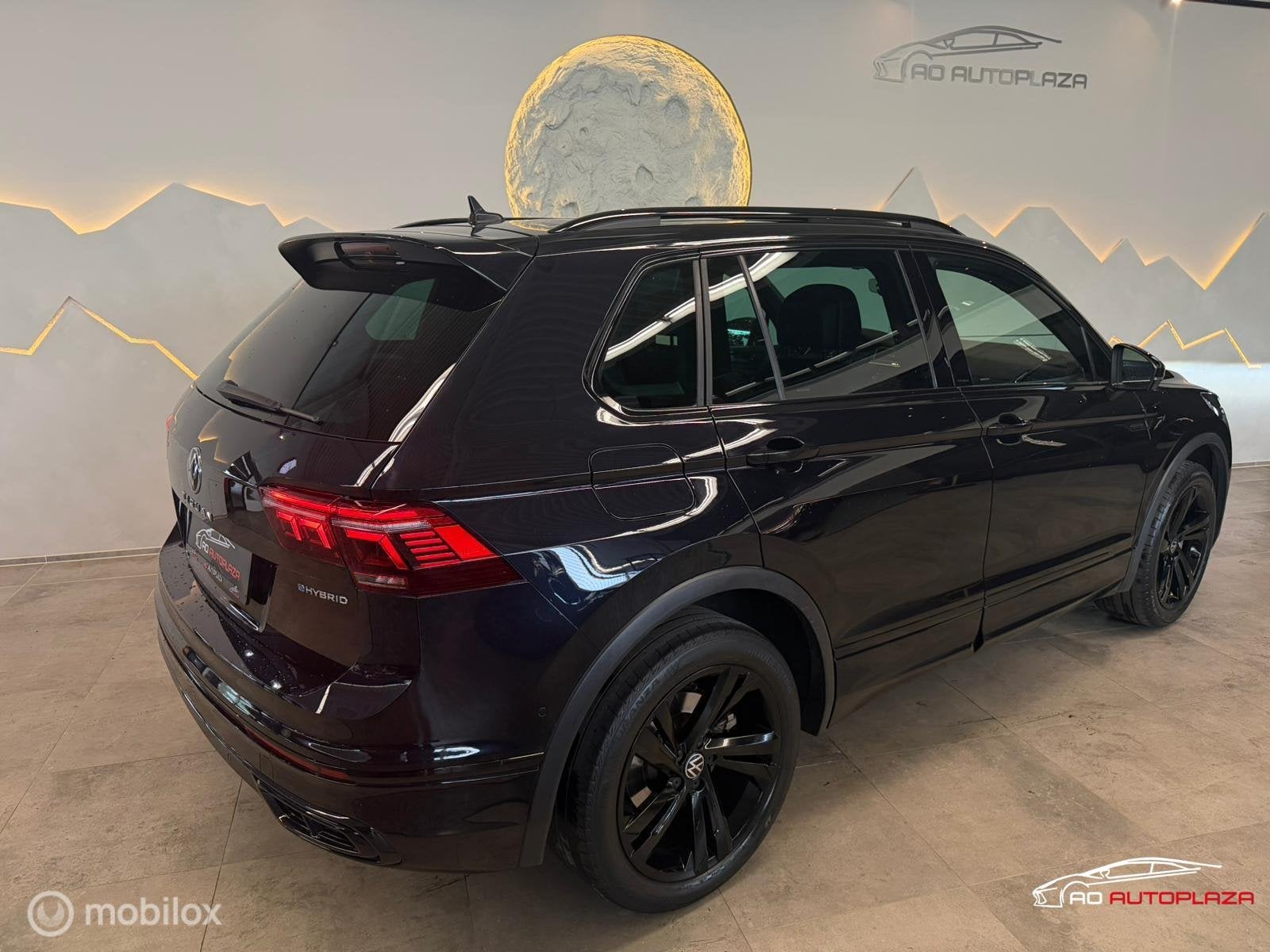 Volkswagen Tiguan 1.4 TSI eHybrid R-Line Panorama/Keyless/Bl, Zwart, 4 cilinders, Zwart, Hybride Elektrisch/Benzine