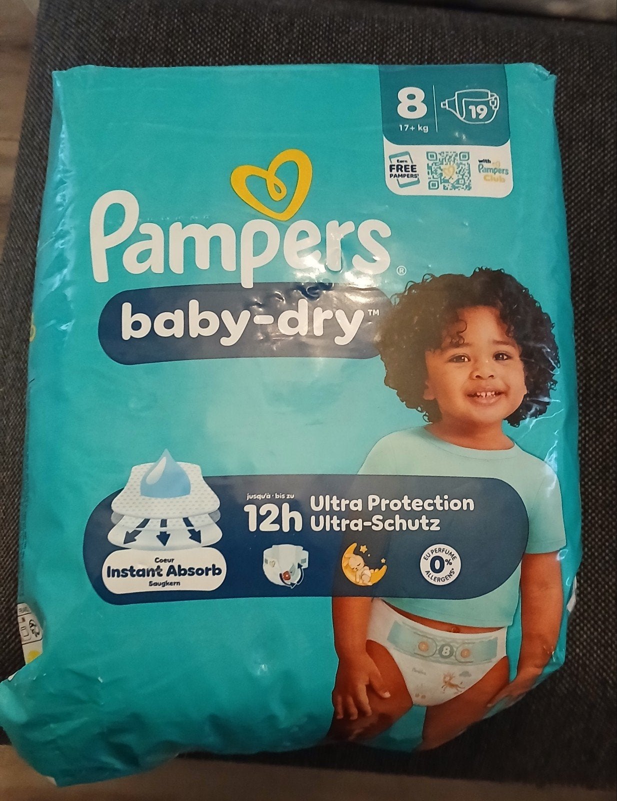 Pampers Baby-Dry Maat 8 (17+ kg) - Zo goed als vol pak, Kinderen en Baby's, Badjes en Verzorging, Ophalen