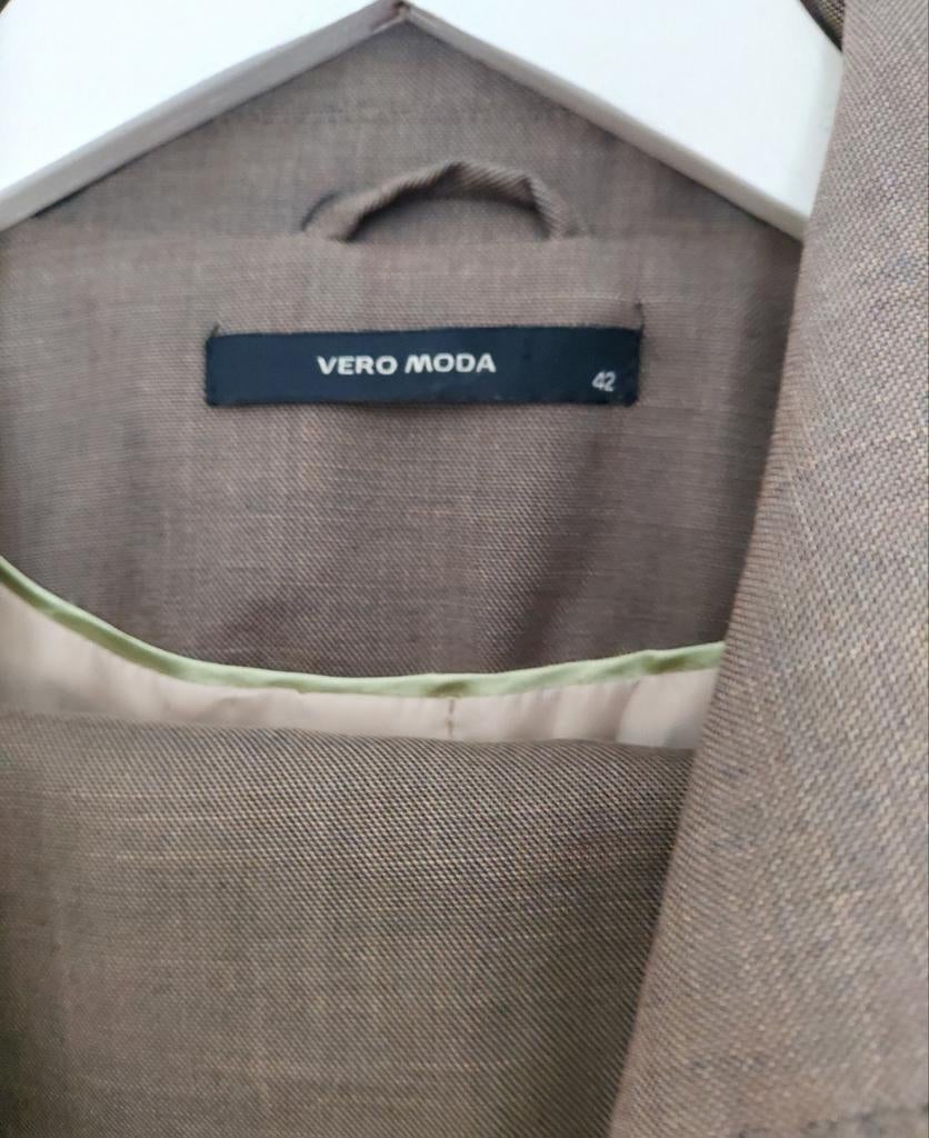 Vero Moda Jasje Maat 42 - Stijlvol en Comfortabel, Ophalen, Bruin, Vero Moda, Maat 42/44 (L)
