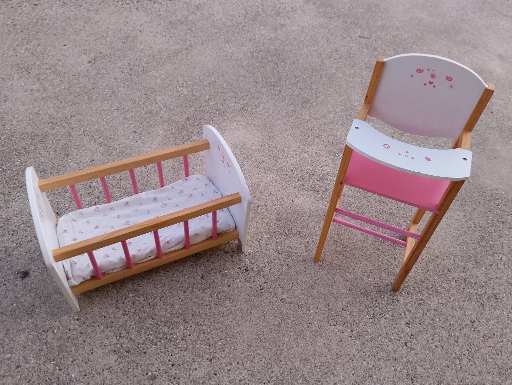 poppenstoel en poppenbedje, Kinderen en Baby's, Speelgoed | Poppen, Ophalen, Gebruikt, Babypop