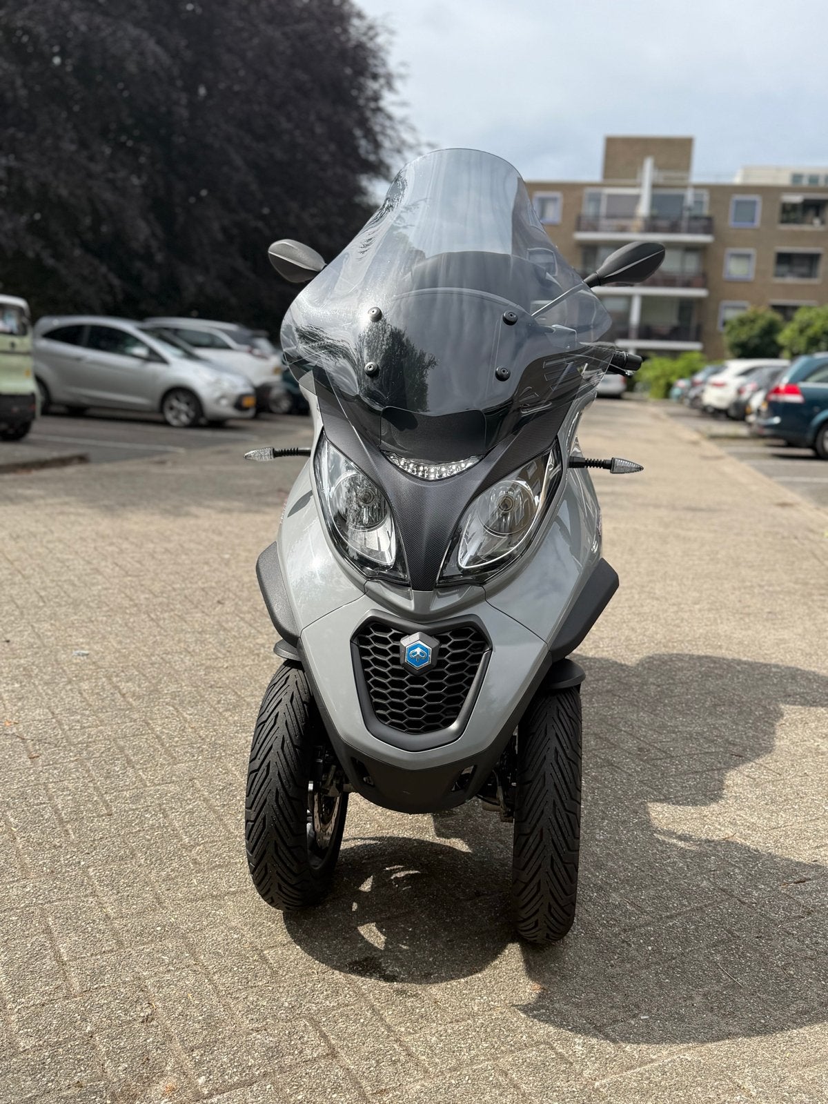 Piaggio MP3 500 HPE Sport - Grijs - Akrapovic uitlaat, Scooter, Sportuitlaat, Motorrijbewijs A, Gebruikt