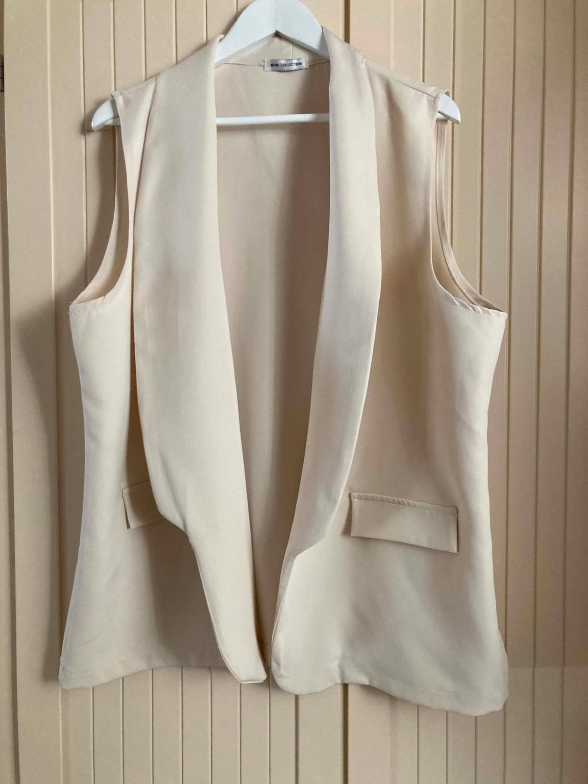 Mooi zandkleurig gilet, one size, te dragen tot maat 46, Ophalen of Verzenden, Zo goed als nieuw, Maat 46/48 (XL) of groter, Beige