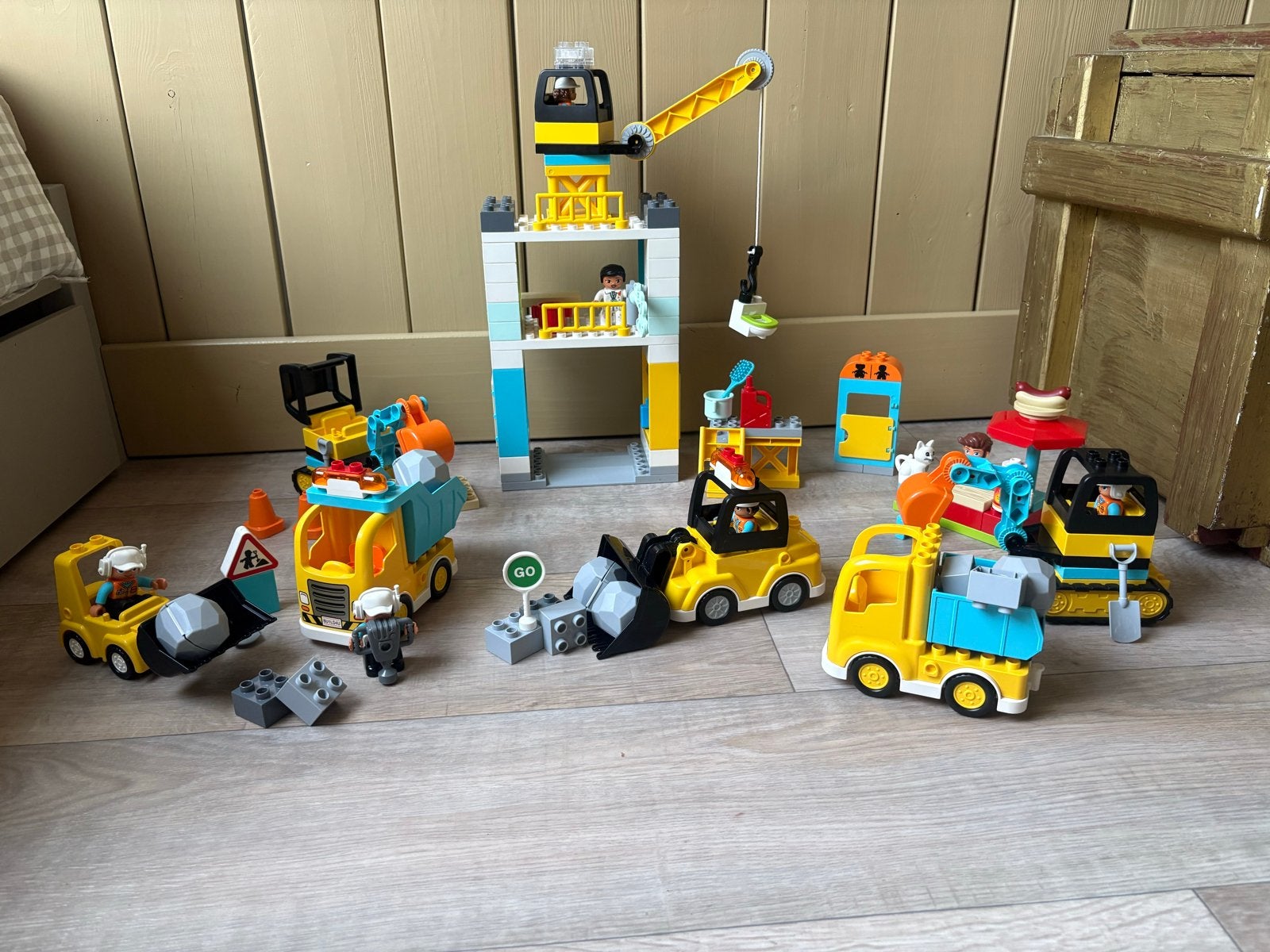 LEGO Duplo Torenkraan & Bouwplaats (10933) + extra, Overige thema's, Ophalen of Verzenden, Zo goed als nieuw, Compleet