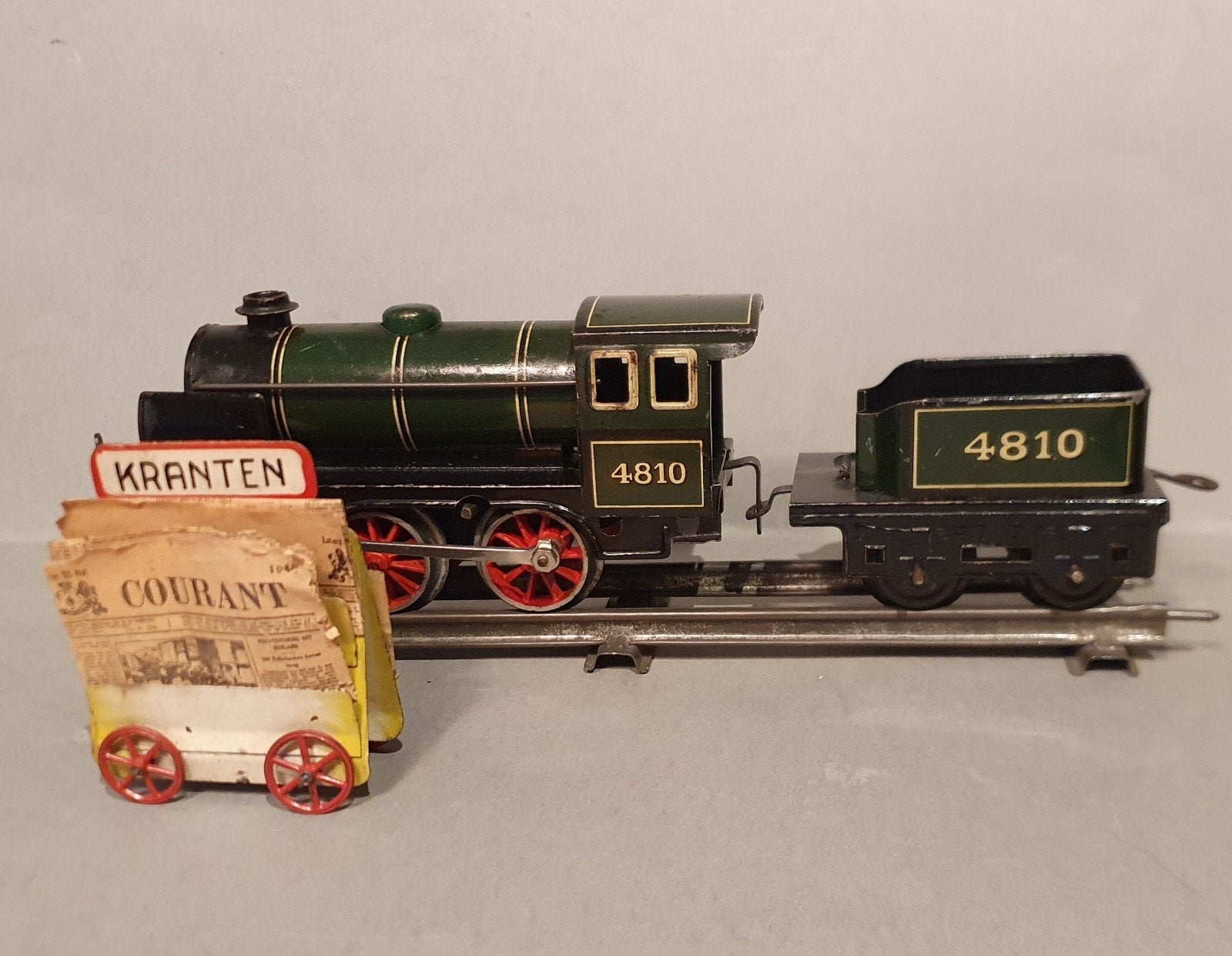 Bing Spoor O Locomotief + Tender & Perronkar Kranten., Ophalen of Verzenden