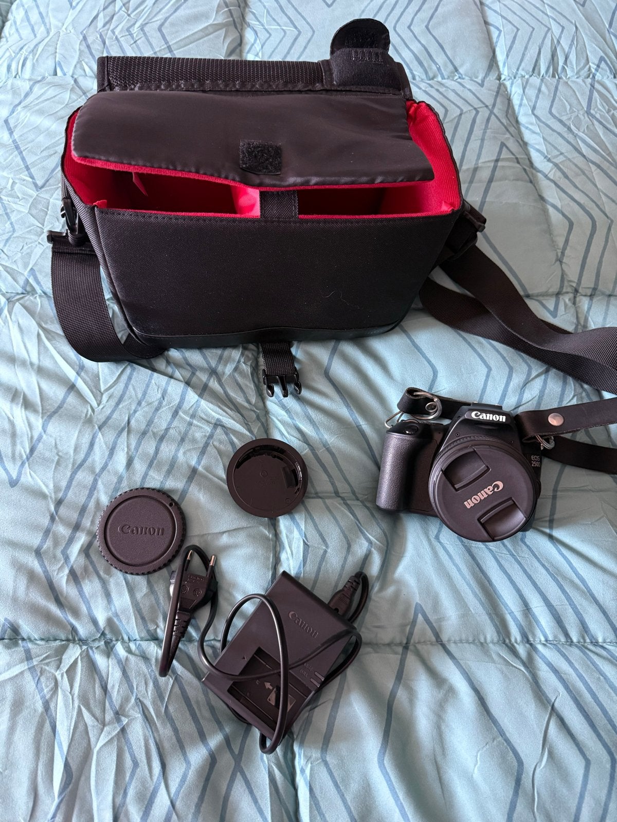 Canon EOS 250D Spiegelreflexcamera met tas en accessoires, Spiegelreflex, Canon, Ophalen of Verzenden, Zo goed als nieuw