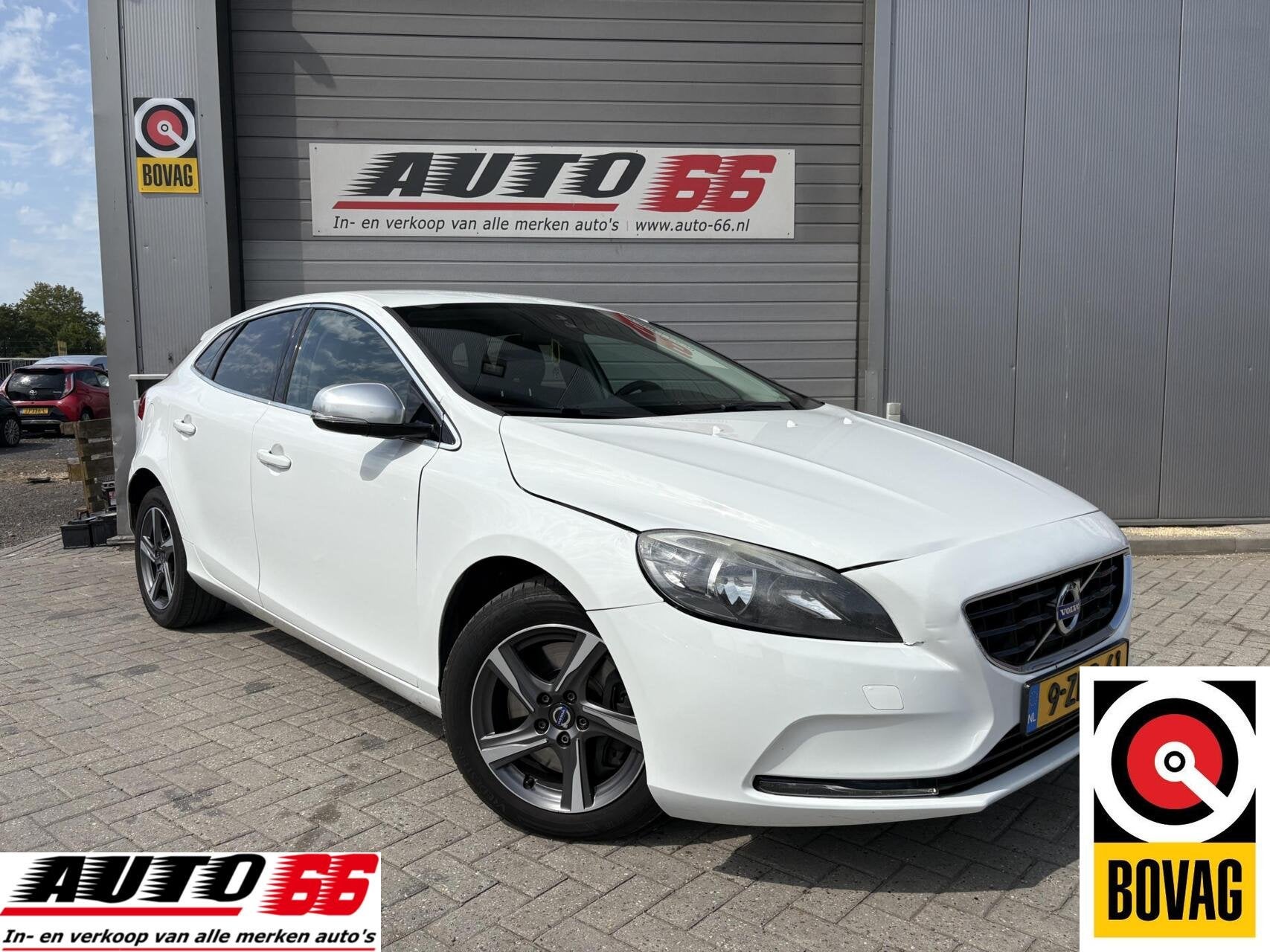 Volvo V40 2.0 D4 Summum Business, Voorwielaandrijving, Euro 5, Gebruikt, Zwart