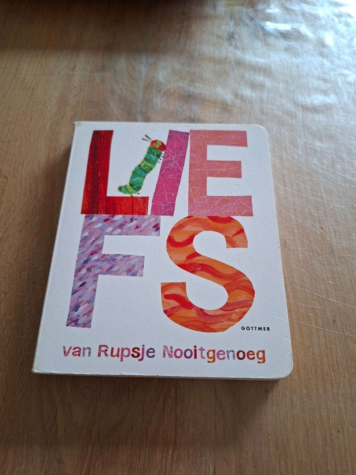 Liefs van Rupsje Nooitgenoeg - Eric Carle, Ophalen of Verzenden, Gelezen, Eric Carle, 0 tot 6 maanden