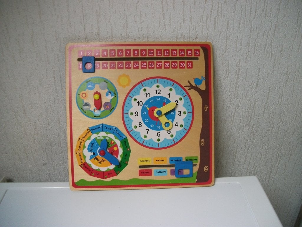 Kalender-klok New Classic Toys, Kinderen en Baby's, Ophalen of Verzenden, Gebruikt
