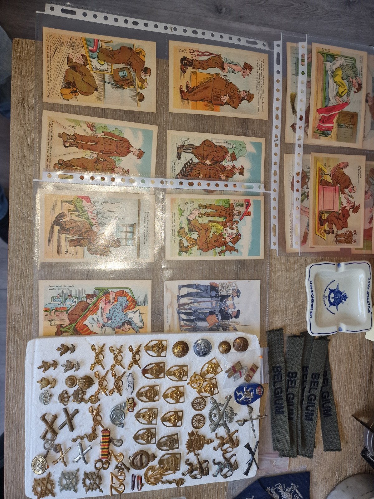 Militaria collectie: insignes, postkaarten en meer, Verzamelen, Ophalen of Verzenden, Overige soorten, Overige gebieden, Embleem of Badge