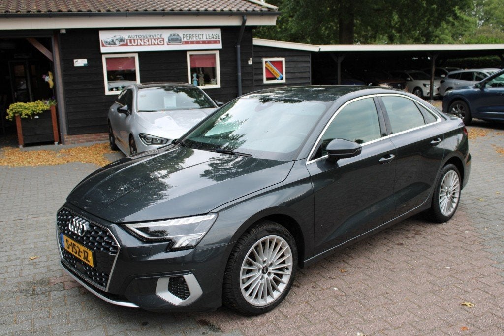 Audi A3 Limo 30 TFSI Advanced Edition Automaat matrix LED, Auto's, Gebruikt, 680 kg, Origineel Nederlands, Bedrijf