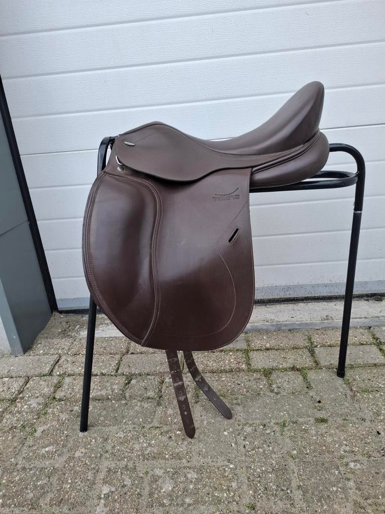Tekna dressuurzadel 17.5, Dieren en Toebehoren, Paarden en Pony's | Zadels, Dressuur, Ophalen of Verzenden, Zo goed als nieuw