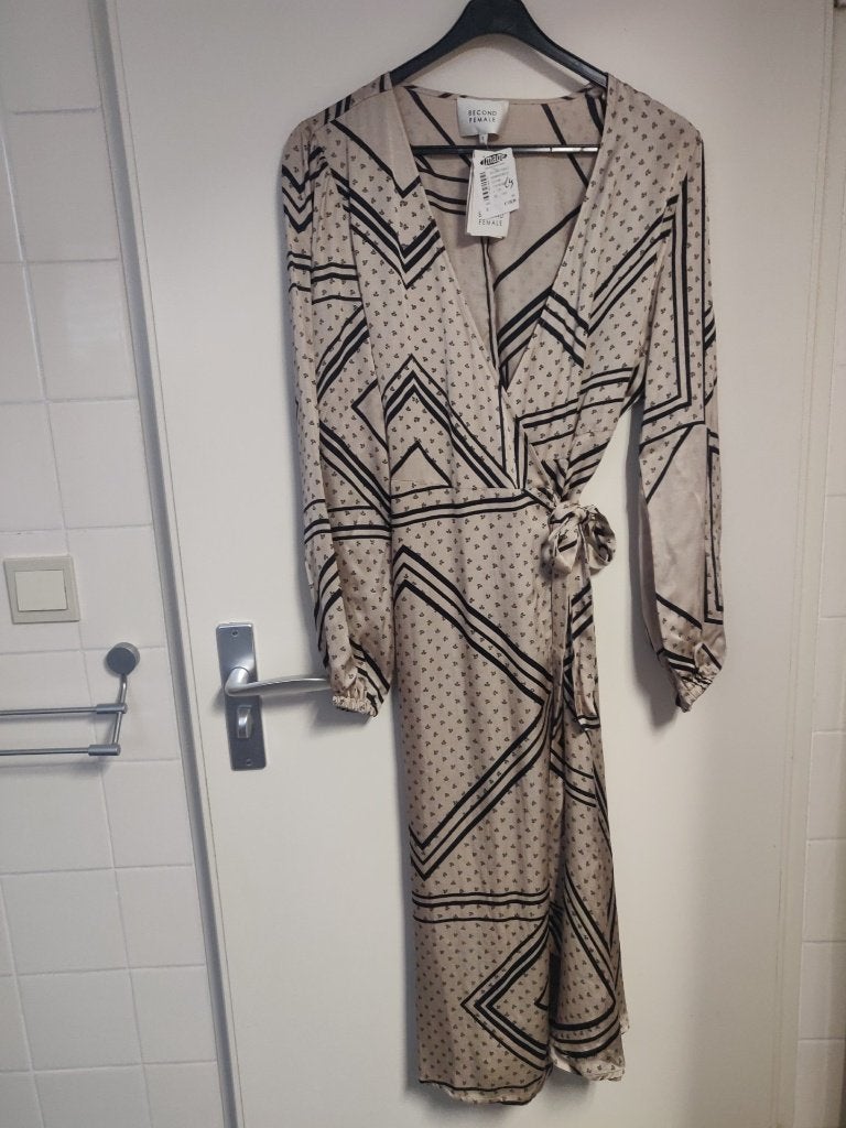 Mooie jurk Second Female maat S, NIEUW, goud zwart, Maat 38/40 (M), Zwart, Nieuw, Ophalen of Verzenden