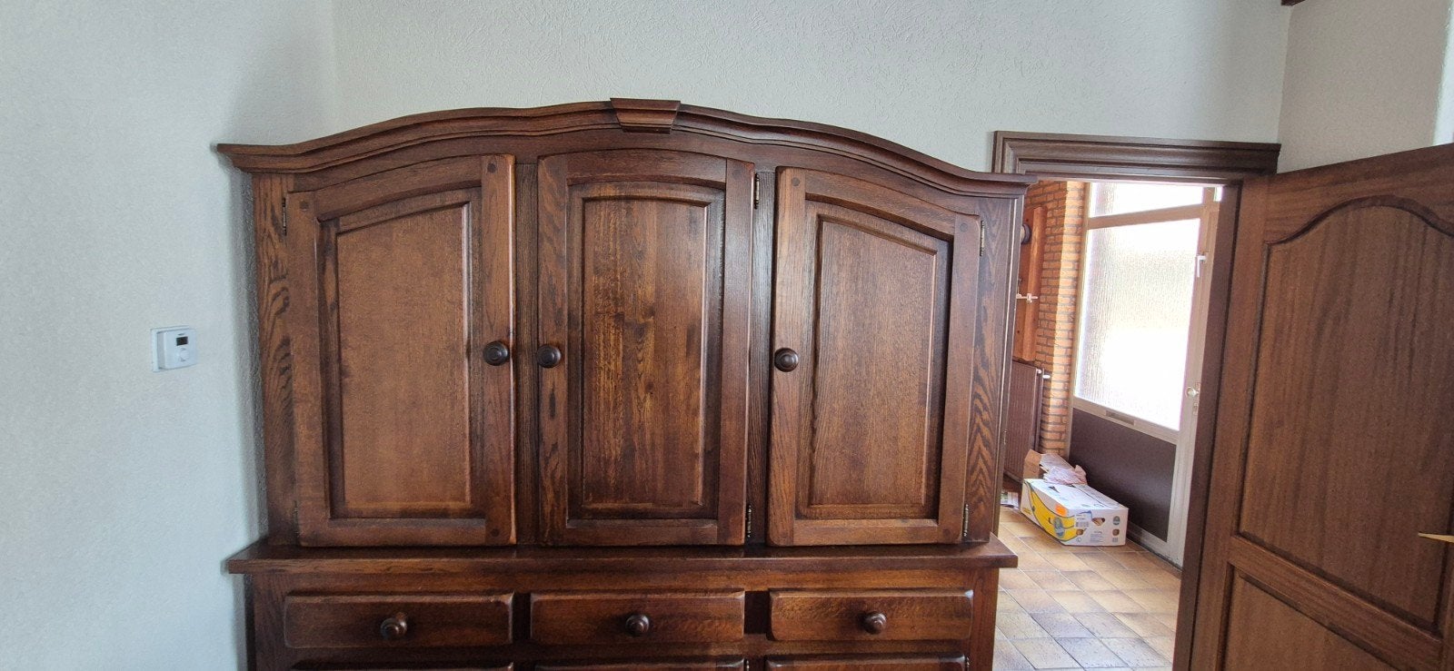 Massief eiken dressoir met 3 deuren en 3 lades, Antiek en Kunst, Antiek | Meubels | Kasten, Ophalen