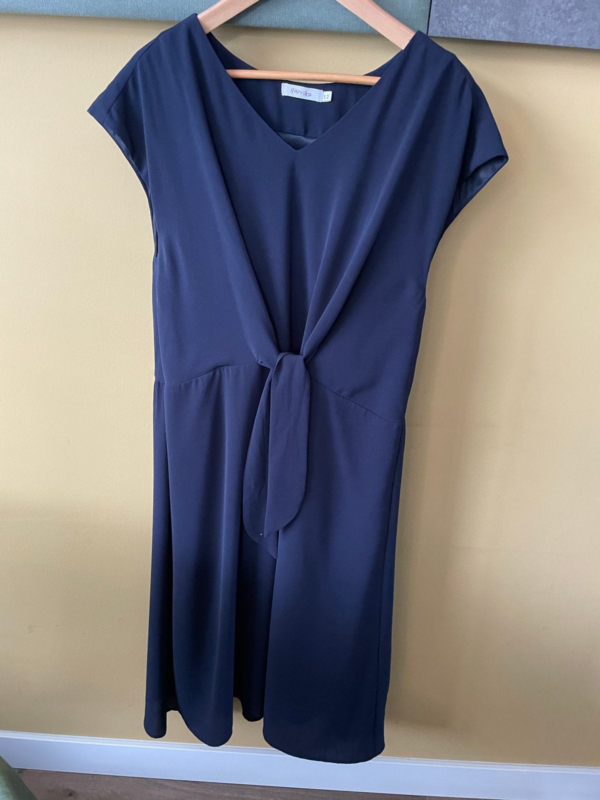 Paprika marineblauwe jurk met knoopdetail maat 2 = 46, Blauw, Maat 46/48 (XL) of groter, Ophalen of Verzenden, Zo goed als nieuw