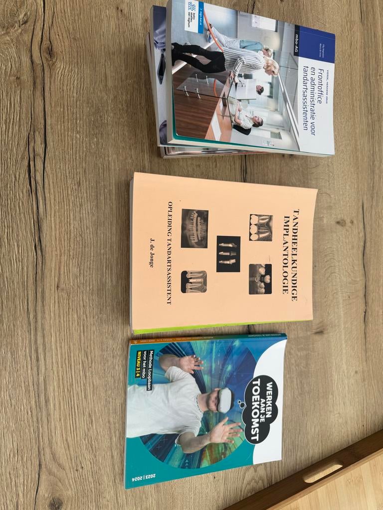 Boeken voor opleiding tandartsassistente mbo 4, Boeken, Ophalen, Gelezen, Overige niveaus, Nederlands