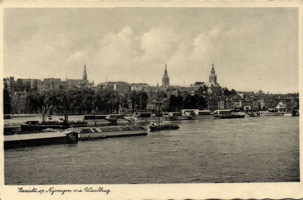 Gezicht op Nijmegen v.a. Waalbrug. - 1938 gelopen, Verzamelen, Ophalen of Verzenden, 1920 tot 1940, Gelopen, Gelderland