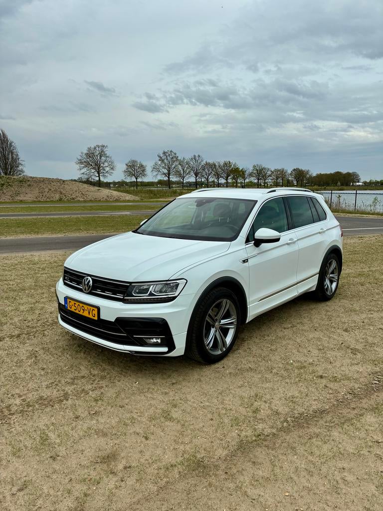 Volkswagen Tiguan R-line 1.5 TSI 130pk 2019 Wit, Voorwielaandrijving, 1498 cc, Zwart, 4 cilinders