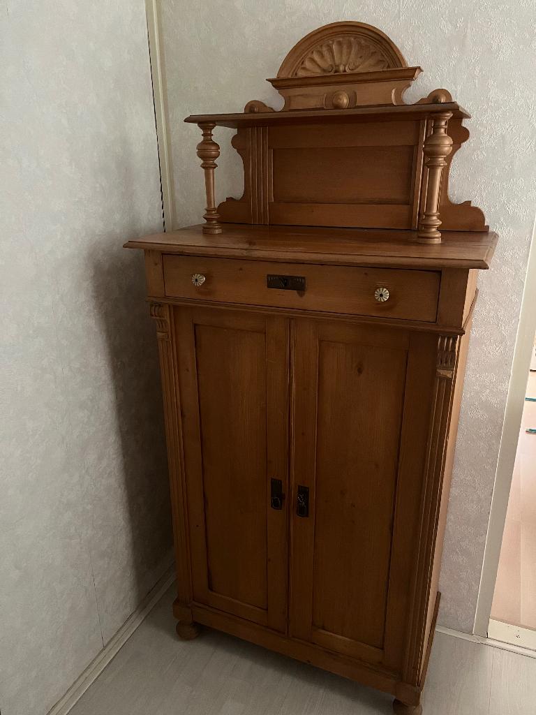 Grenen kast, Ophalen, Gebruikt, Met deur(en), 100 tot 150 cm
