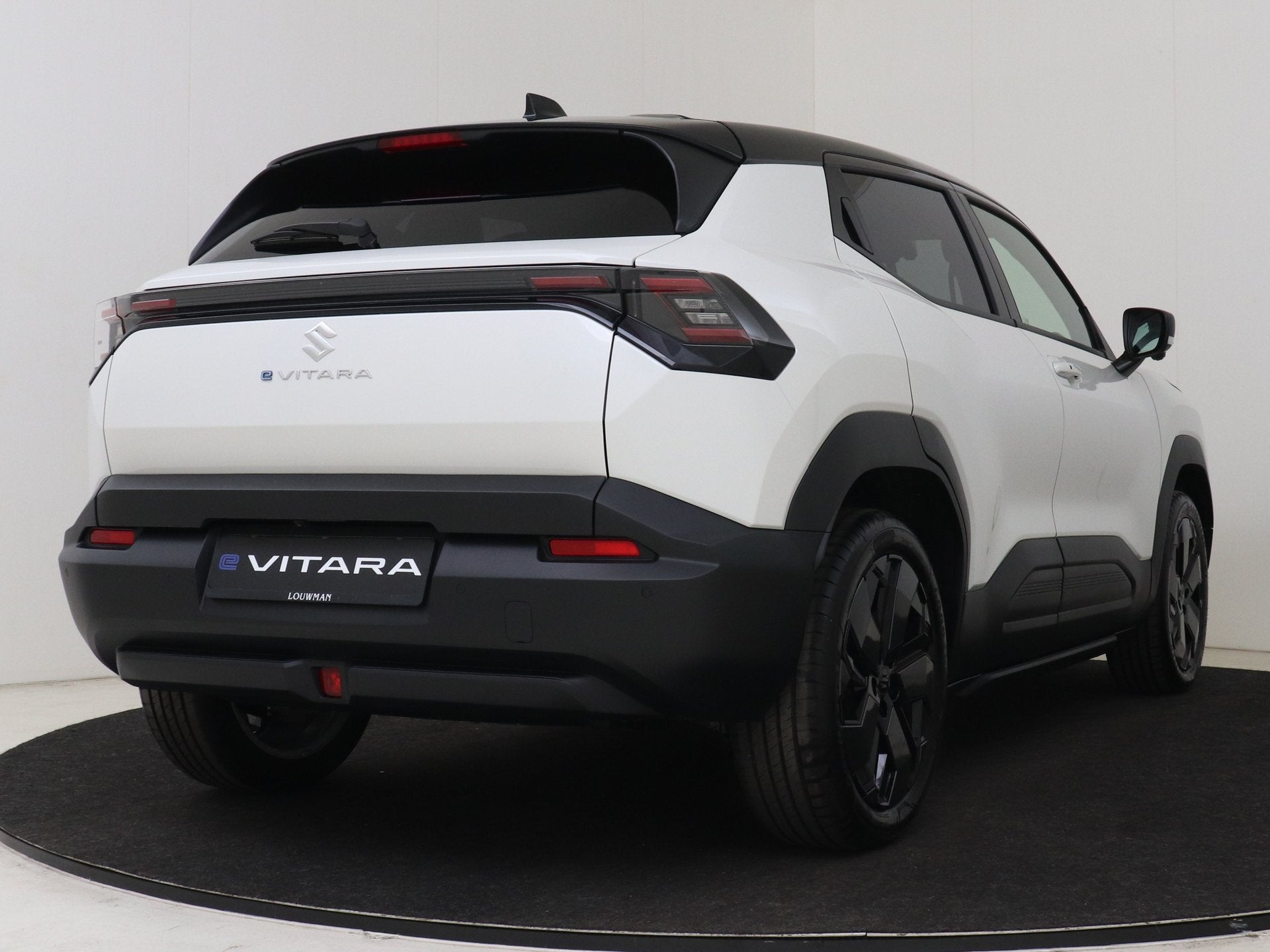 Suzuki e Vitara Style 61 kWh | 360 Camera | Apple Carplay /, 12 maanden, Leder en Stof, Wit, SUV of Terreinwagen