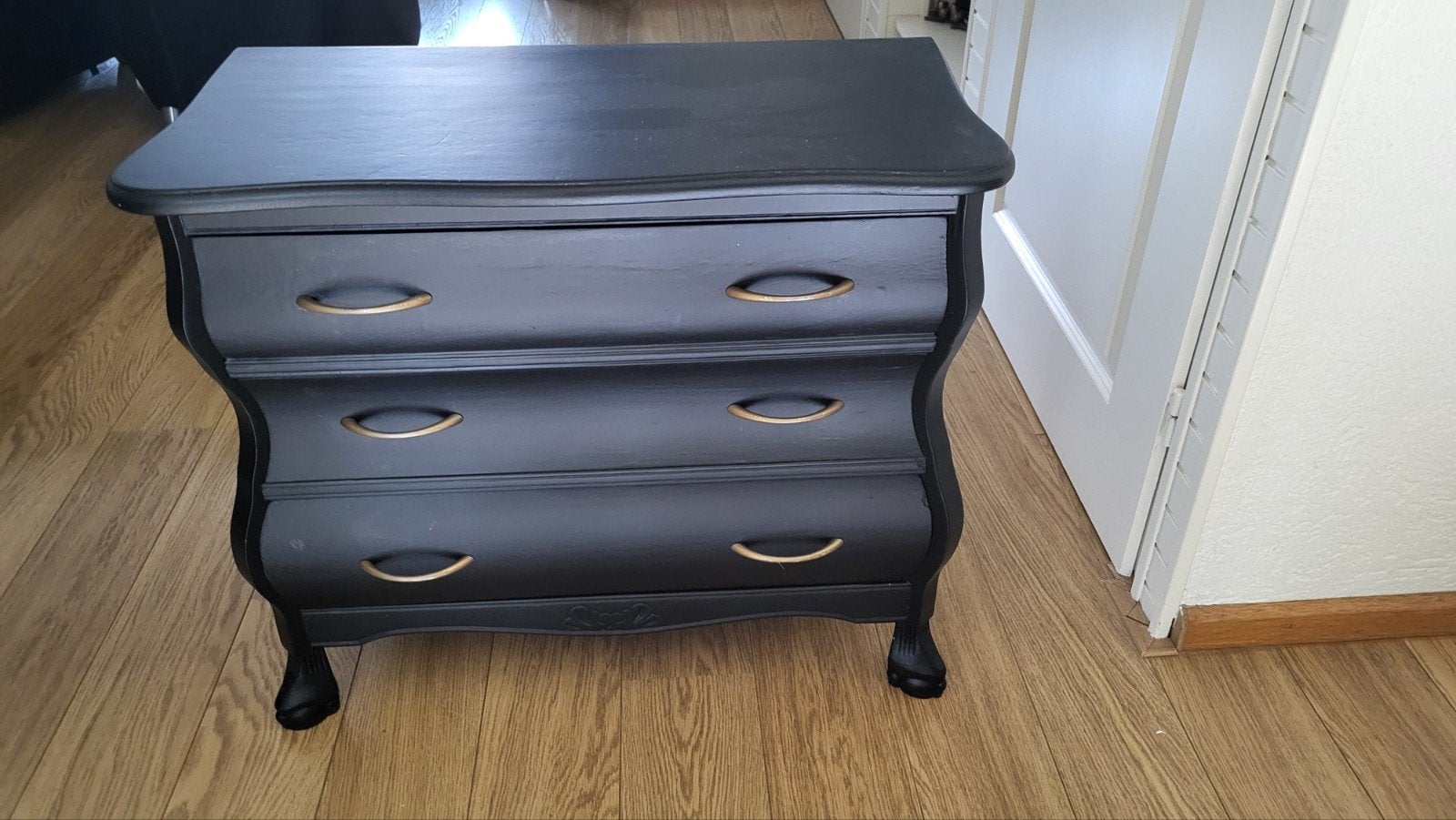 Zwarte ladekast met 3 laden - Elegant en functioneel, Huis en Inrichting, Kasten | Ladekasten, Ophalen, Gebruikt, Klassiek, Barok, Elegant