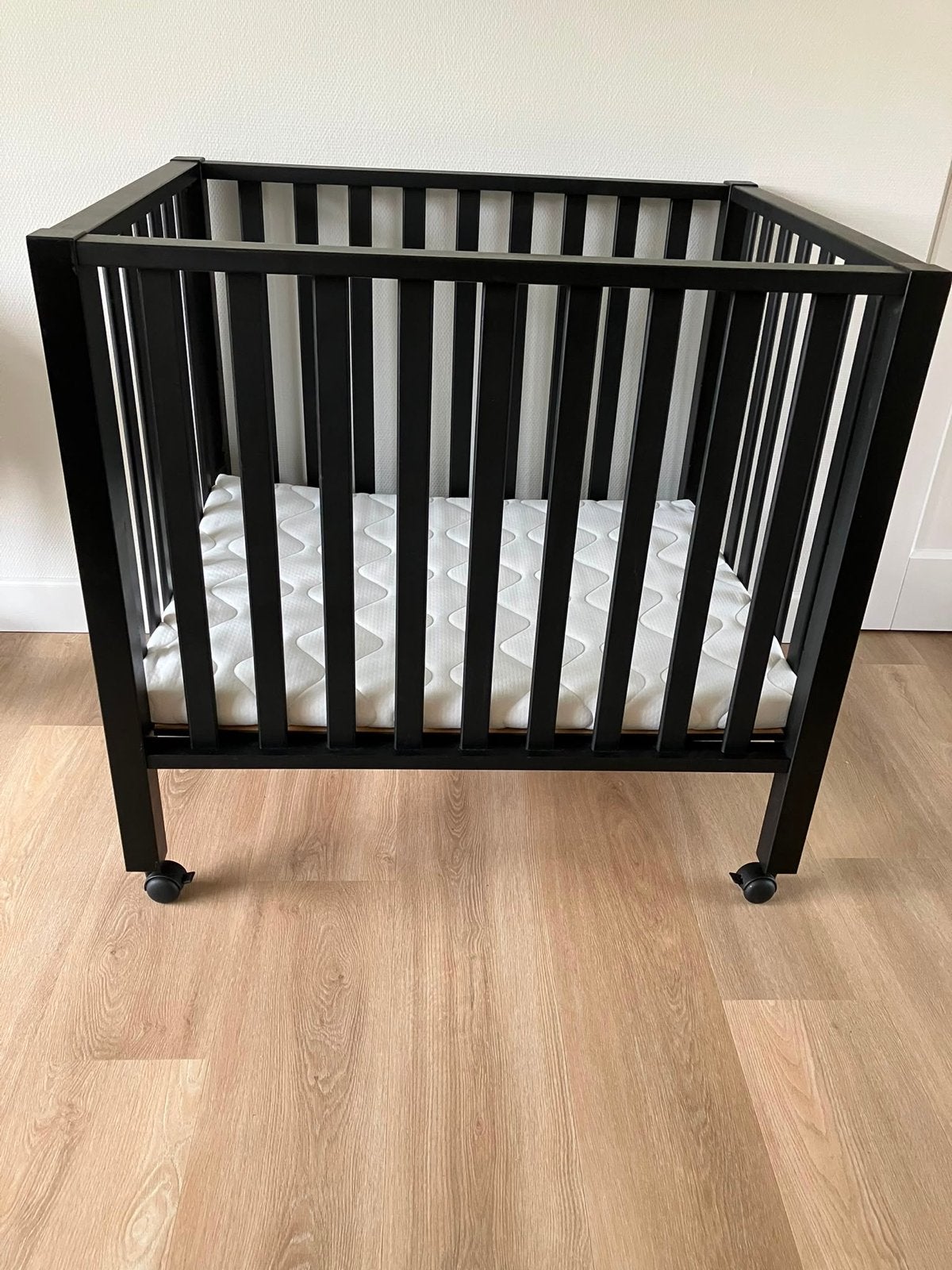 Pericles Ocean Box Zwart met wieltjes + Prenatal Boxmatras, Ophalen, Gebruikt, Rechthoekig, Wieltjes
