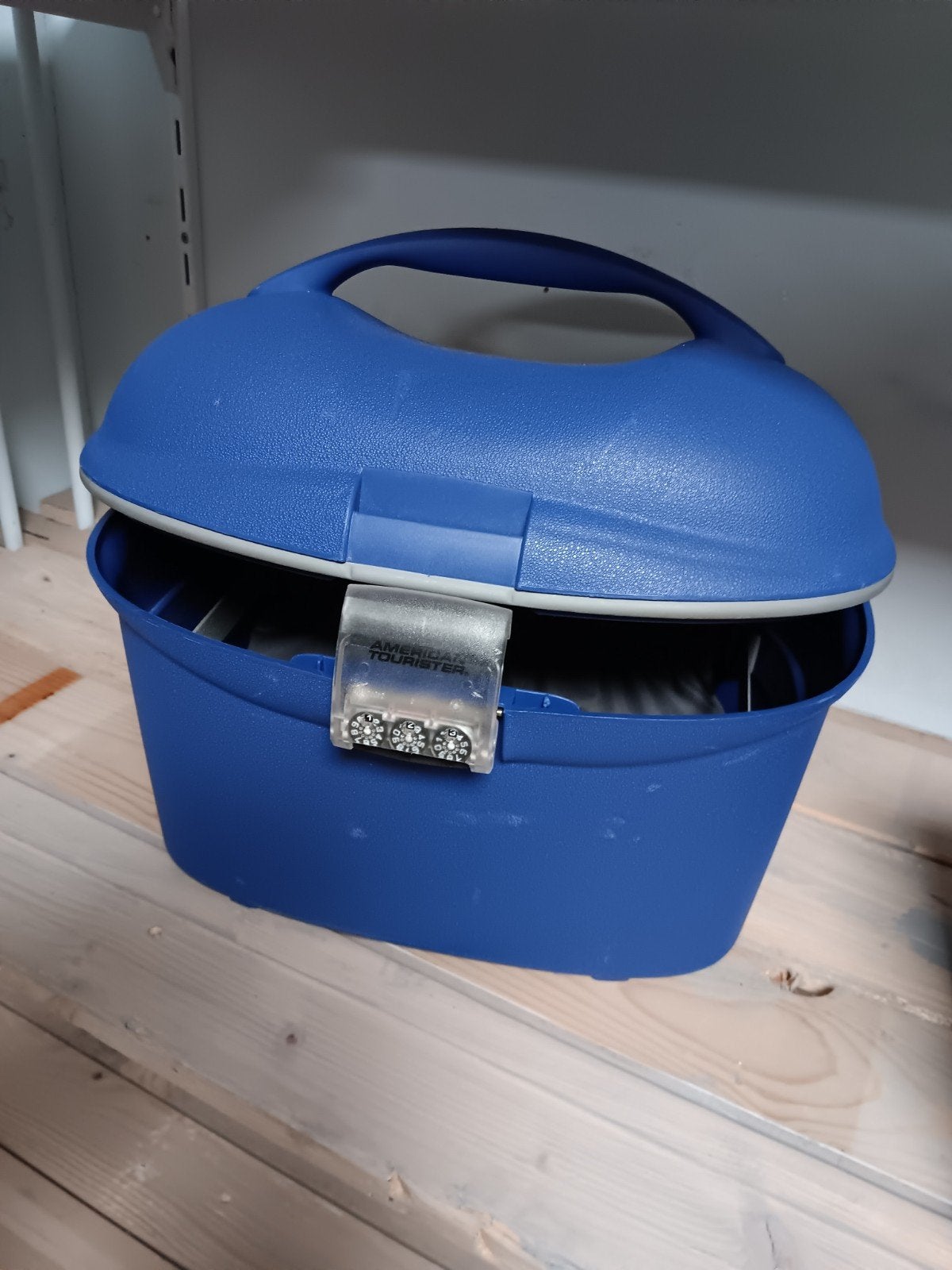 Blauwe American Tourister beautycase met cijferslot, Hard kunststof, American Tourister, Onbekend, Slot