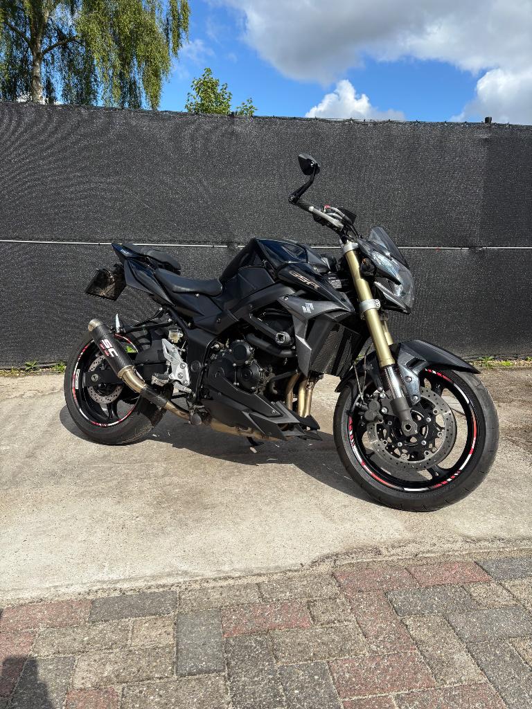 Suzuki GSR 750, Motoren, Motoren | Suzuki, 750 cc, Sportuitlaat, Occasion, 4 cilinders