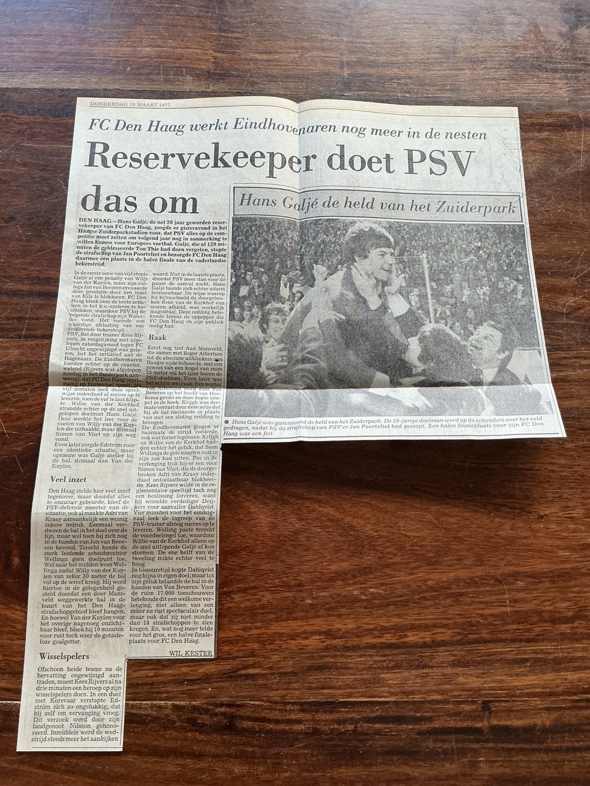 Voetbal krantenartikel FC Den Haag PSV maart 1977 Galjé held, Ophalen of Verzenden, Knipsel(s)