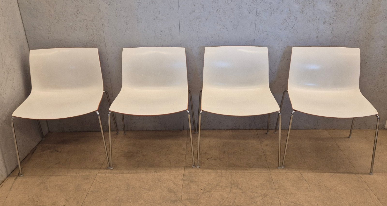 4x Arper design stoelen oranje/wit, Huis en Inrichting, Ophalen, Kunststof, Gebruikt, Overige kleuren
