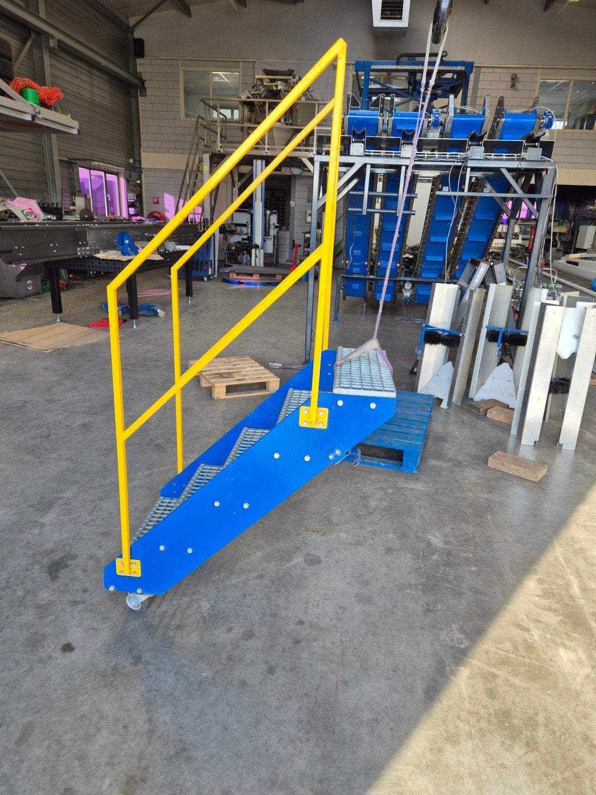 Stalen strap, Doe-het-zelf en Verbouw, Ladders en Trappen, Ophalen, Gebruikt, Trap, Minder dan 2 meter