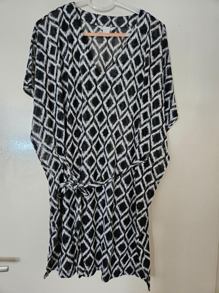 Zwart-witte strand cover-up met patroon - Maat L, Kleding | Dames, Zwart, Ophalen of Verzenden, Gedragen, Overige typen