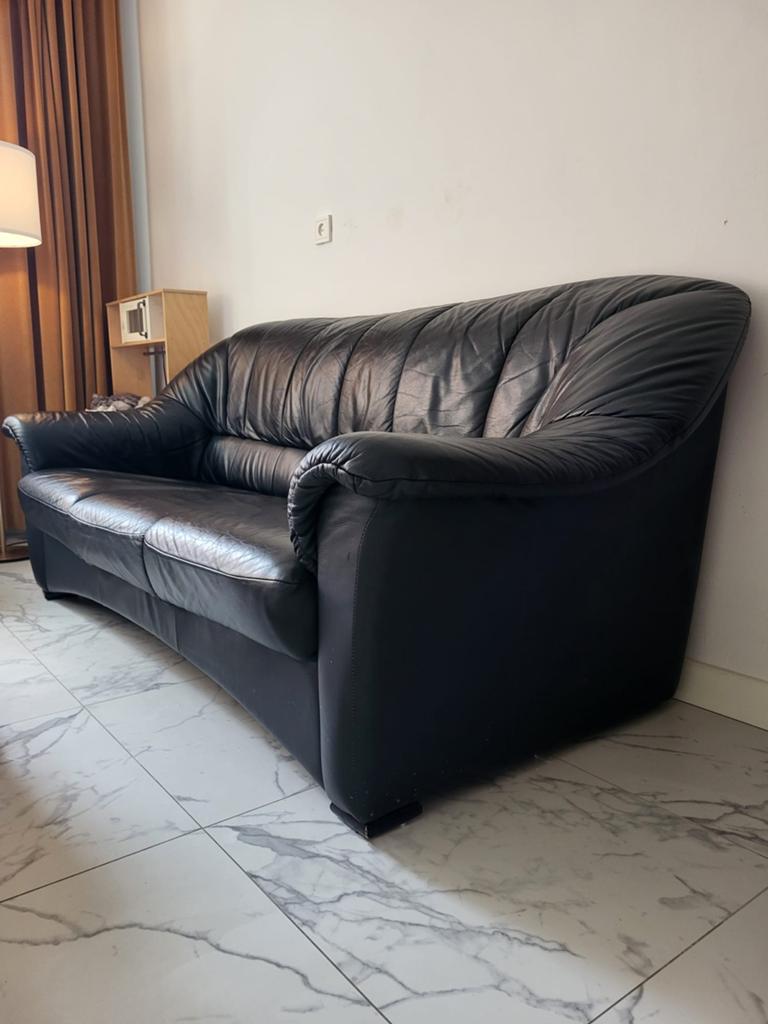 Gratis Zwarte Bank - Comfortabel en Stijlvol, Ophalen, Gebruikt, Driepersoons, Rechte bank